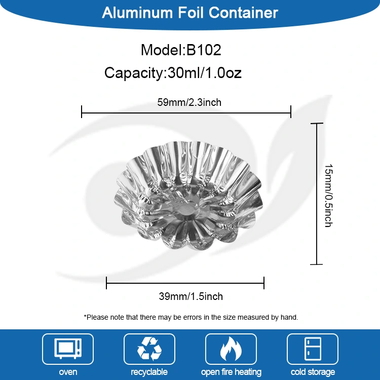 يتم خبز فطائر البيض في حاوية طعام من الألومنيوم الفضية الفضية