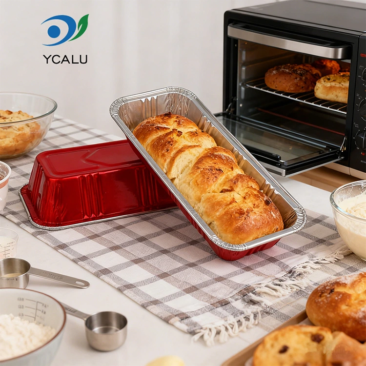 مخبز أحمر مستطيل لتقديم الطعام في حاويات من رقائق الألومنيوم الفضية